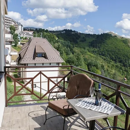 아파트 Dvori Sky View E13 - Free Private Parking *