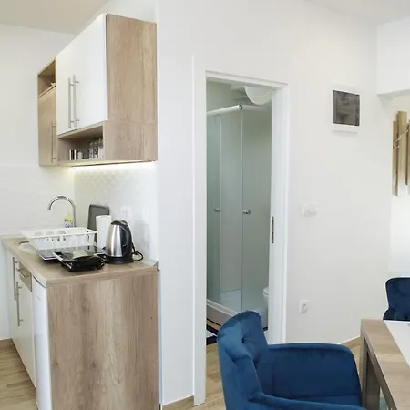 아파트 Dvori Sky View E13 - Free Private Parking *