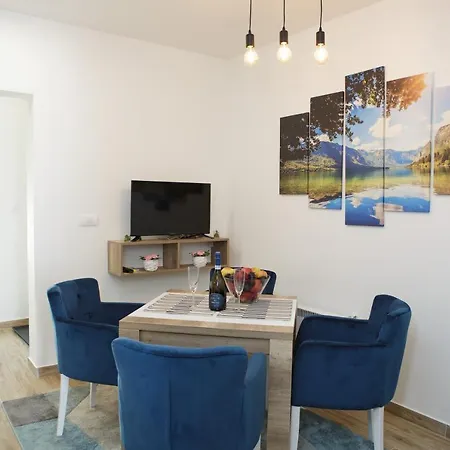 아파트 Dvori Sky View E13 - Free Private Parking