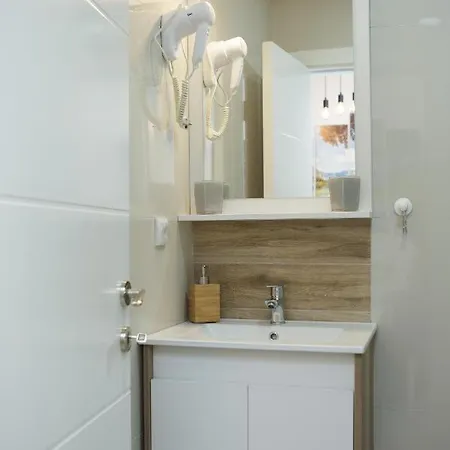 Dvori Sky View E13 - Free Private Parking 아파트