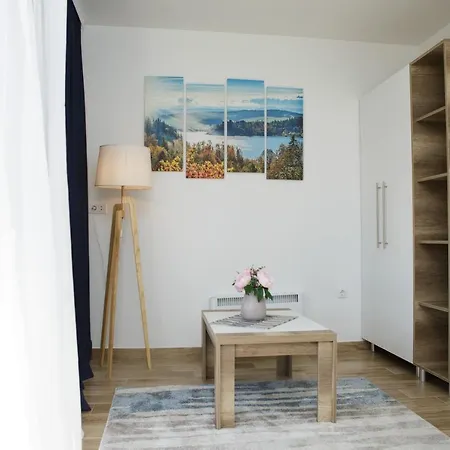 Dvori Sky View E13 - Free Private Parking 아파트 카파오닉