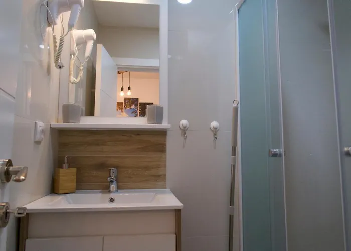 Dvori Sky View E13 - Free Private Parking *