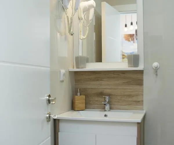 Dvori Sky View E13 - Free Private Parking 公寓